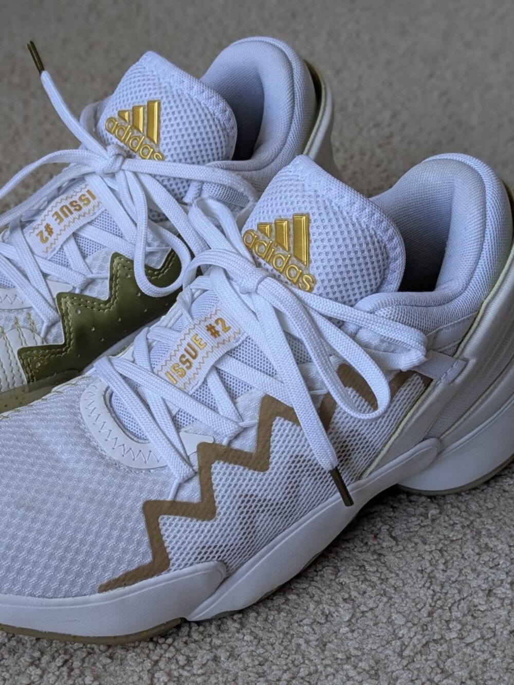 Adidas D.O.N. Issue 2 Donovan Mitchell Basketball Sneakers (men's 7)